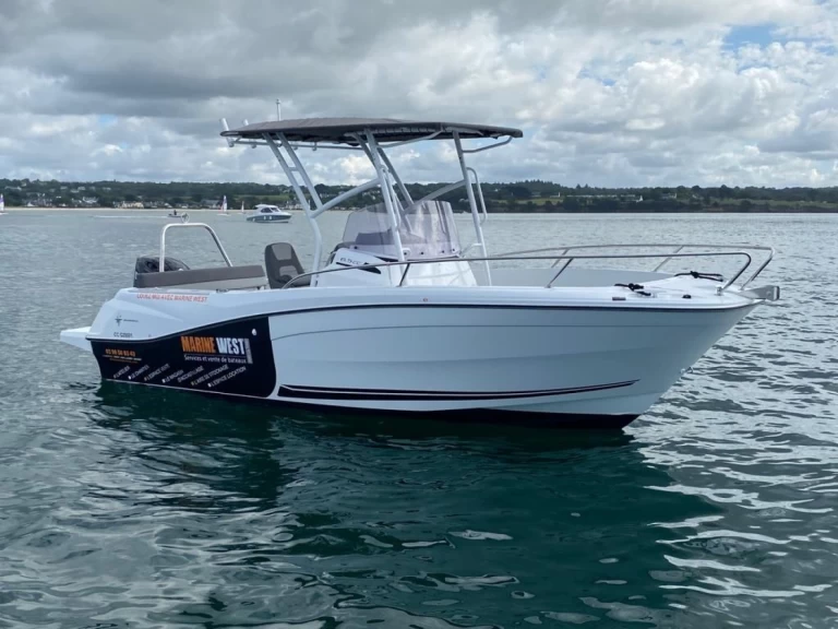 Yacht charter La Forêt-Fouesnant - Jeanneau Cap Camarat 6.5 CC Serie 3 on SamBoat