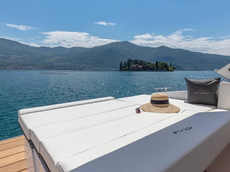 Hire a Rio Yachts Parana 38 Capri