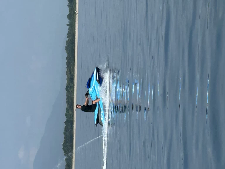 Yamaha VX DeLuxe charter bareboat or skippered in  Saint-Cyprien