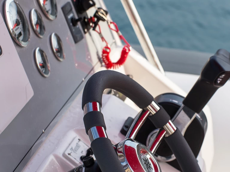 RIB hire in Split Ferry Port - Marlin Boat Dynamic 790 pro