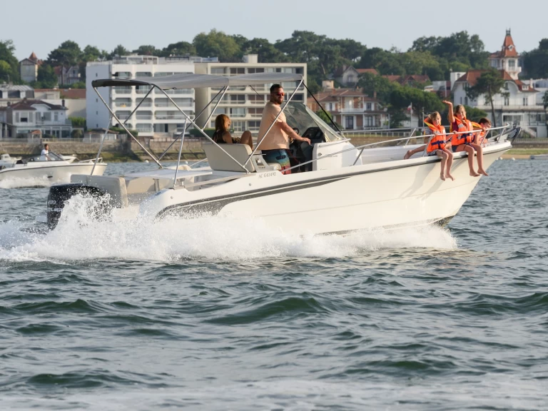 Yacht hire Arcachon cheap Abaco 800 Open CC