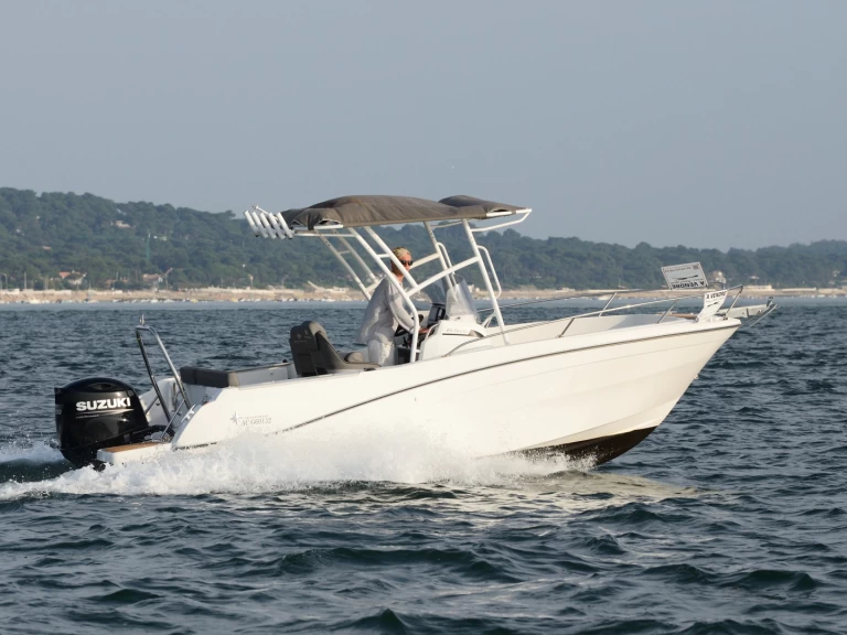 Yacht charter Arcachon - Jeanneau Cap Camarat 6.5 CC Serie 3 on SamBoat