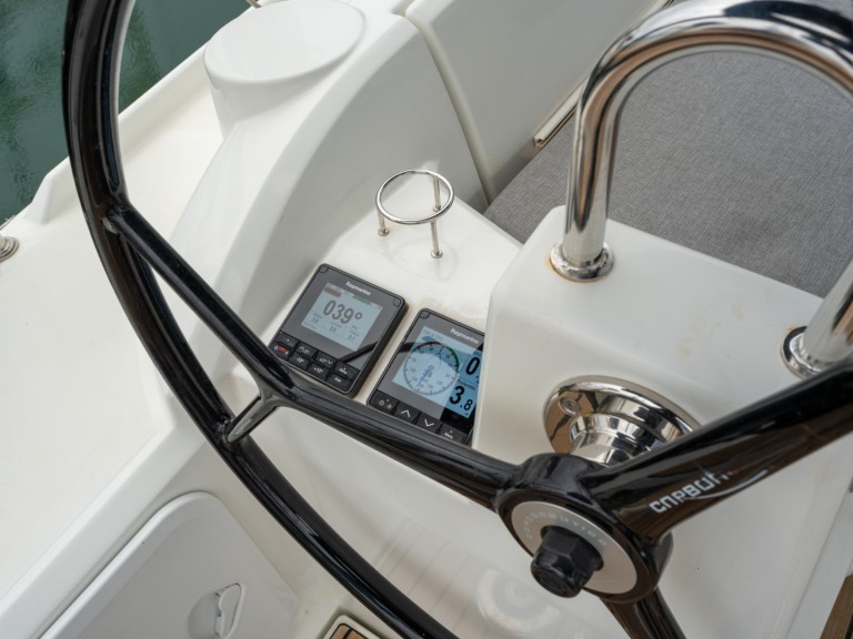 Yacht hire Salerno cheap Oceanis 34.1