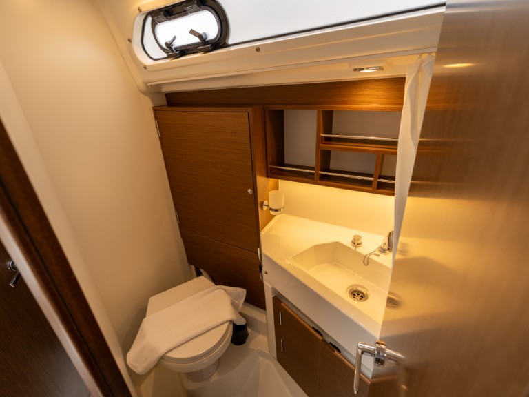 Yacht hire Salerno cheap Oceanis 34.1