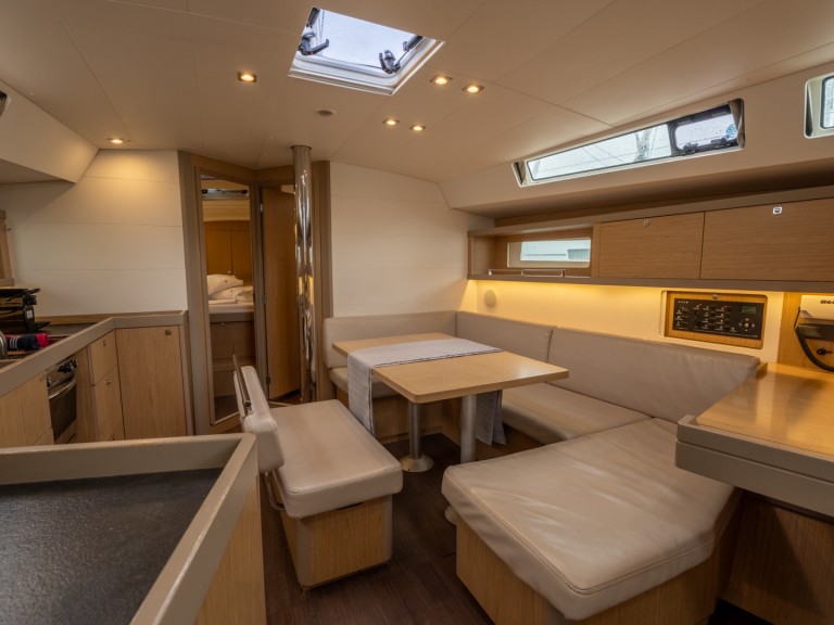 Sailboat to hire Salerno at the best price