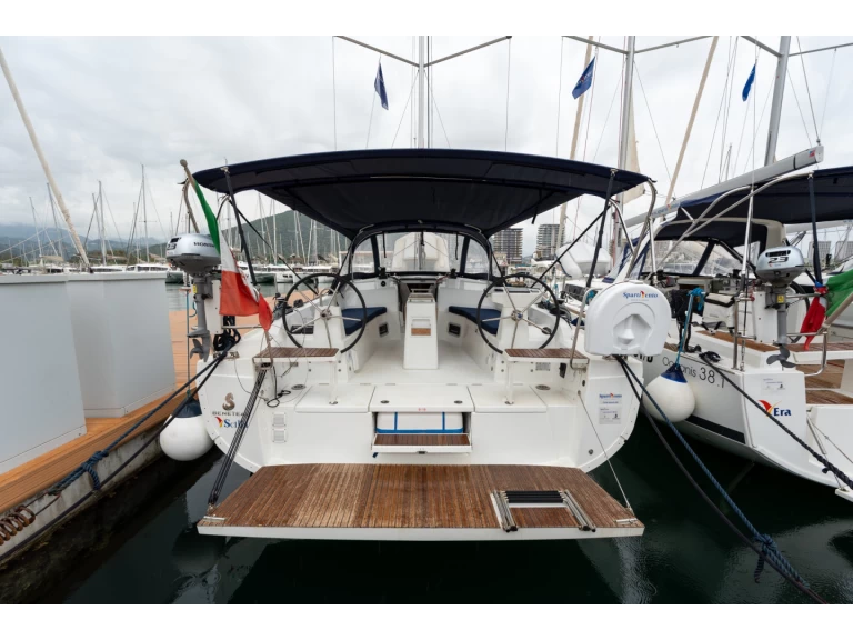 Sailboat hire in Salerno - Bénéteau Oceanis 37.1 - 3 cab 2 wc