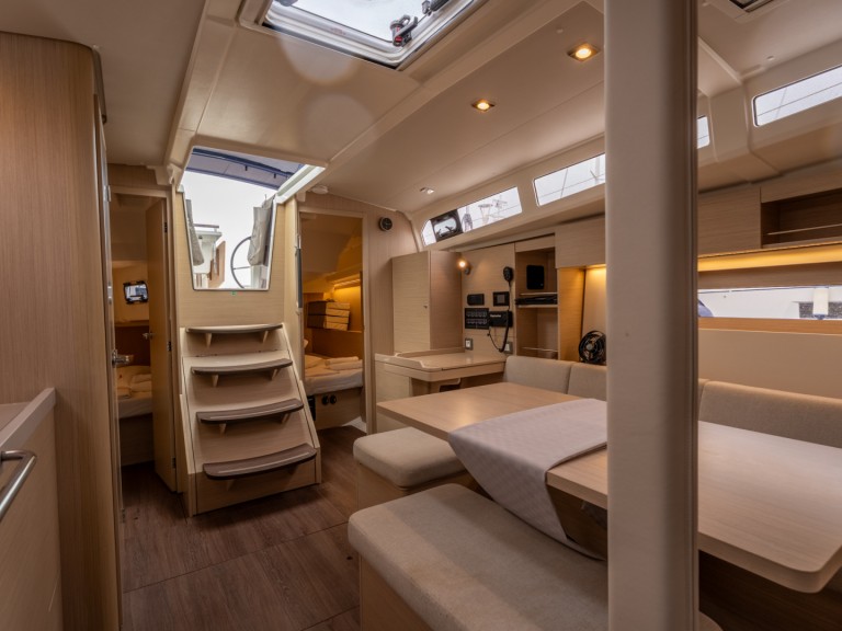 Charter a Bénéteau Oceanis 37.1 in Salerno on Samboat