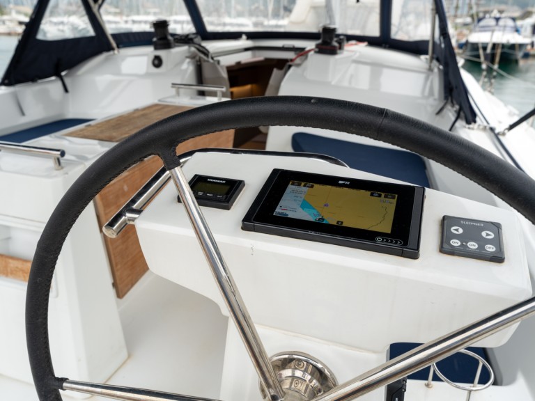 Hire Sailboat with or without skipper Bénéteau Salerno