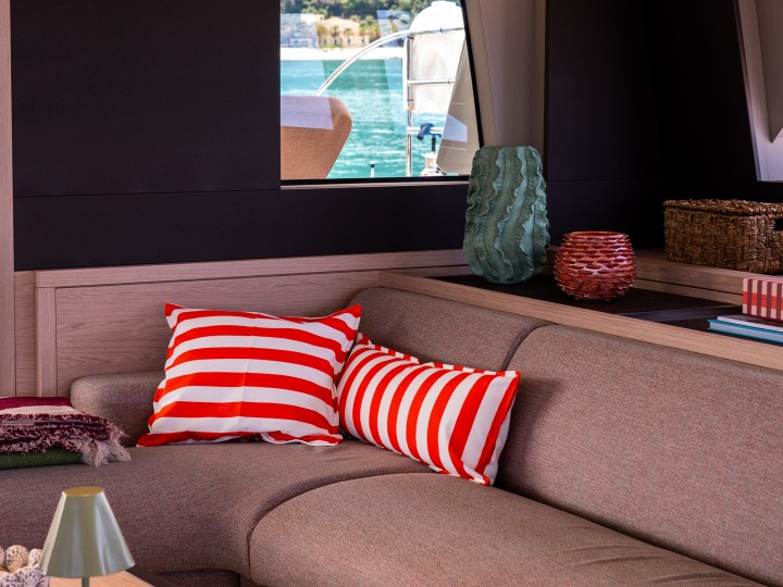 Hire Catamaran Lagoon with a boat licence