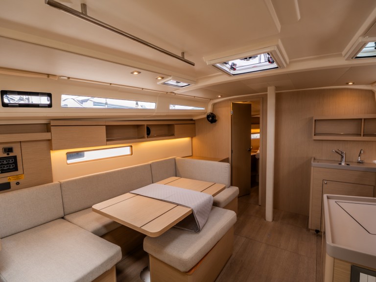 Hire Sailboat Bénéteau with a boat licence