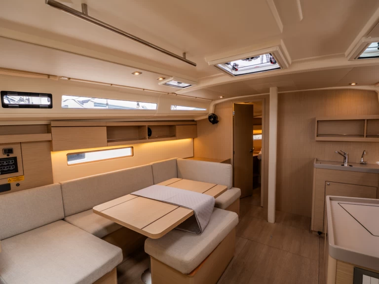 Hire Sailboat Bénéteau with a boat licence