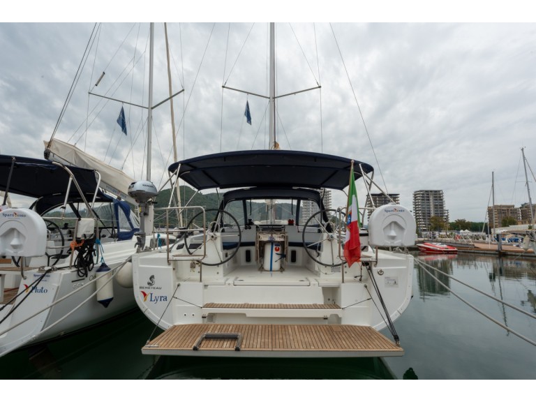 Bénéteau Oceanis 40.1 charter bareboat or skippered in  Salerno