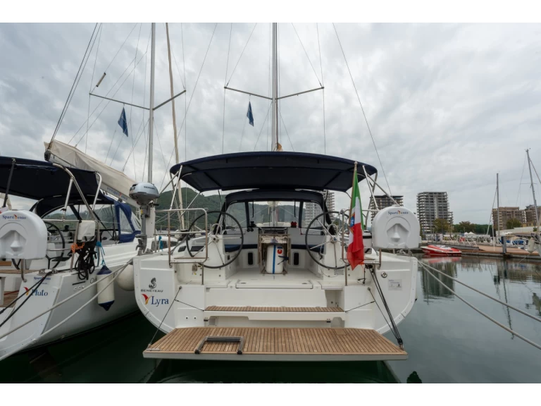 Bénéteau Oceanis 40.1 charter bareboat or skippered in  Salerno