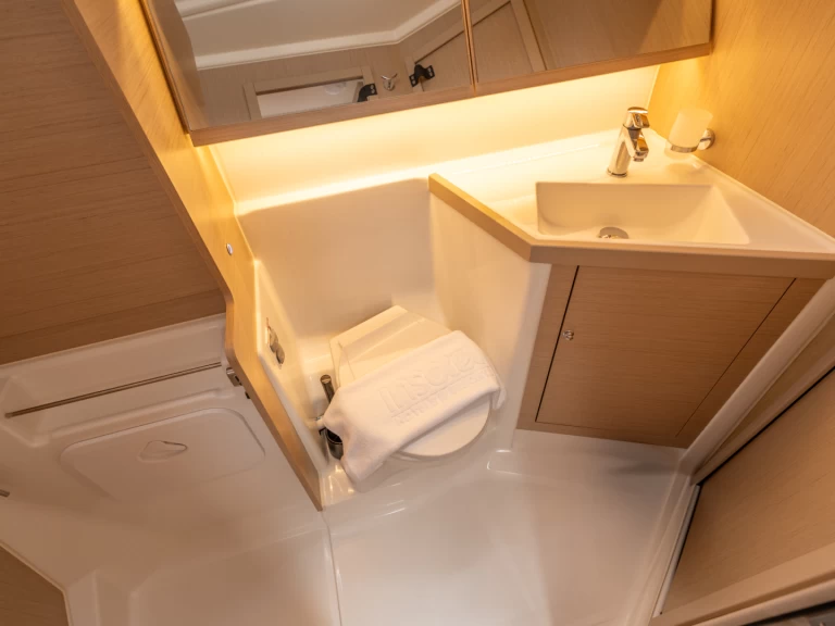 Bénéteau Oceanis 40.1 charter bareboat or skippered in  Salerno