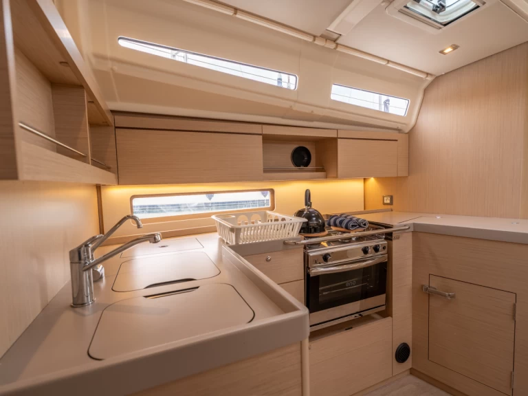 Yacht hire Salerno cheap Oceanis 40.1