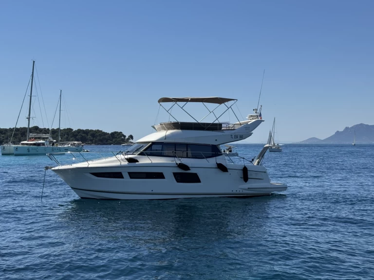 Yacht charter Antibes - Jeanneau Prestige 350 Fly on SamBoat