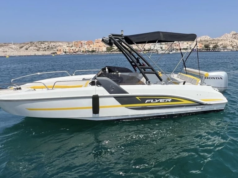 Motorboat hire in Marseille - Bénéteau Flyer 6.6 SPORTdeck