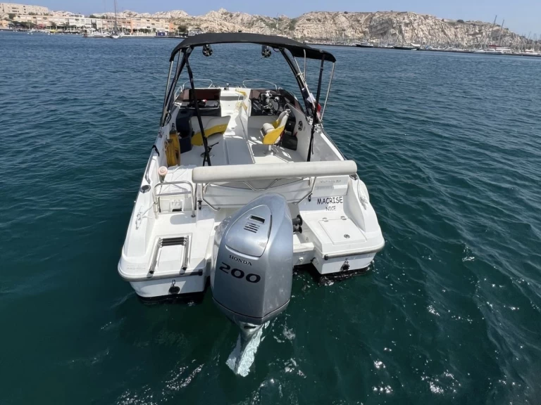 Charter a Bénéteau Flyer 6.6 SPORTdeck in Marseille on Samboat