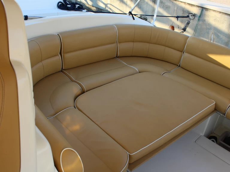 Hire Motorboat Gobbi with a boat licence