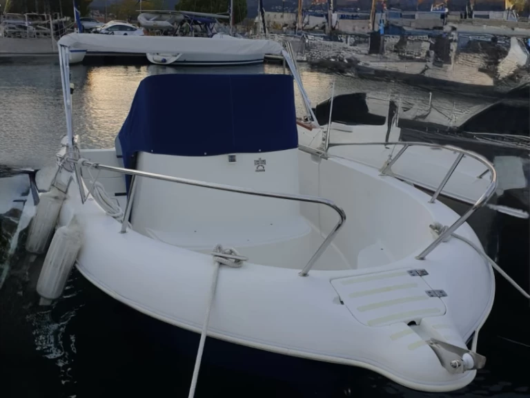 Motorboat to hire Toulon at the best price