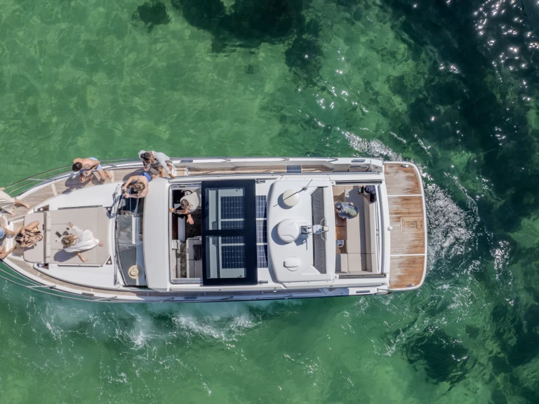 Hire a Grandezza 37 CA Vilamoura