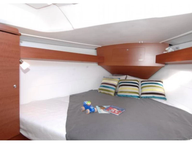 Sailboat to hire Propriano at the best price
