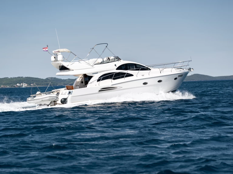 Hire Luxury Yacht Astondoa with a boat licence