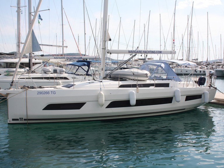 Sailboat to hire Seget Donji at the best price