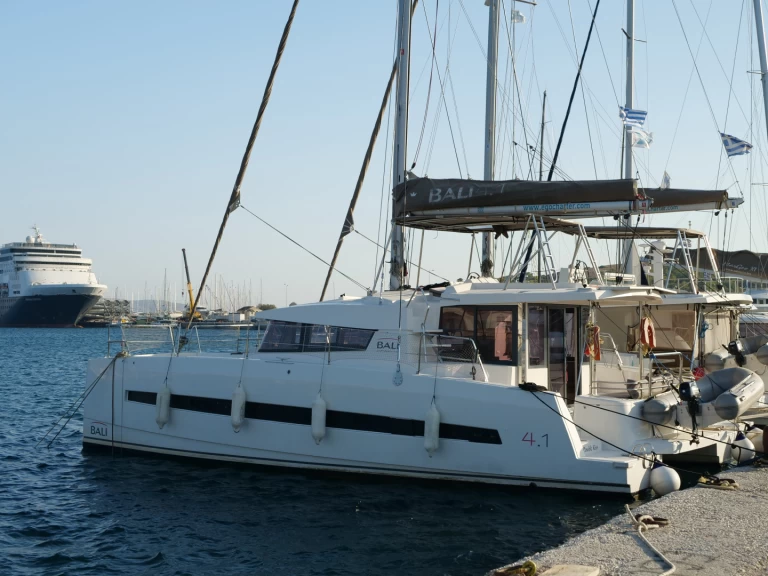 Charter a Bali Catamarans Bali 4.1 in Cephalonia island on Samboat