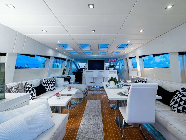 Yacht hire Miami cheap Cassinella