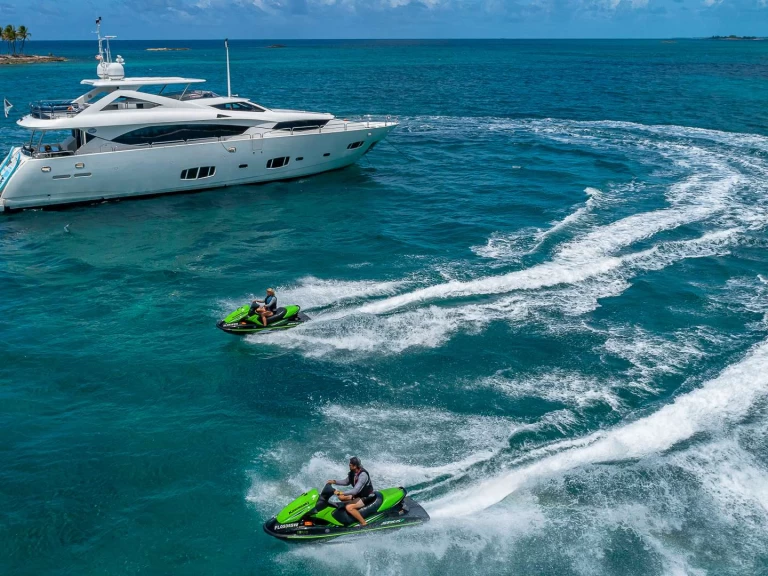 Luxury Yacht hire in Bahamas - Sunseeker EMRYS