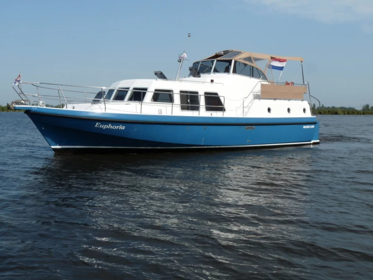 Hire Motorboat with or without skipper  Akkrum