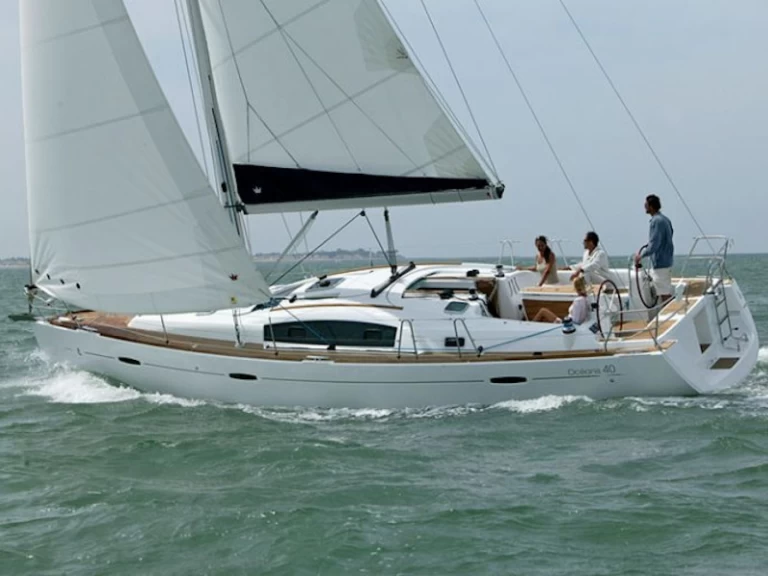 Sailboat to hire Kiáto at the best price