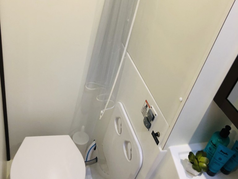 Hire Catamaran Lagoon with a boat licence