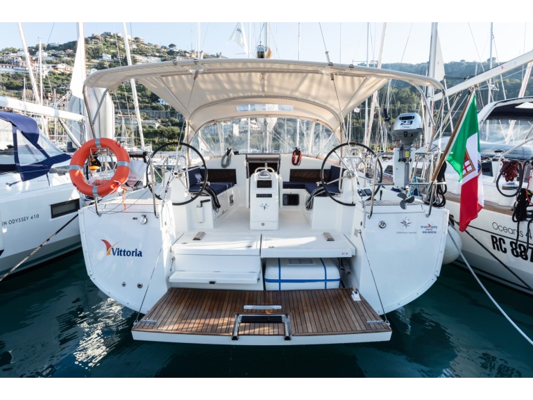 Charter a Jeanneau Sun Odyssey 440 in Capo d'Orlando on Samboat