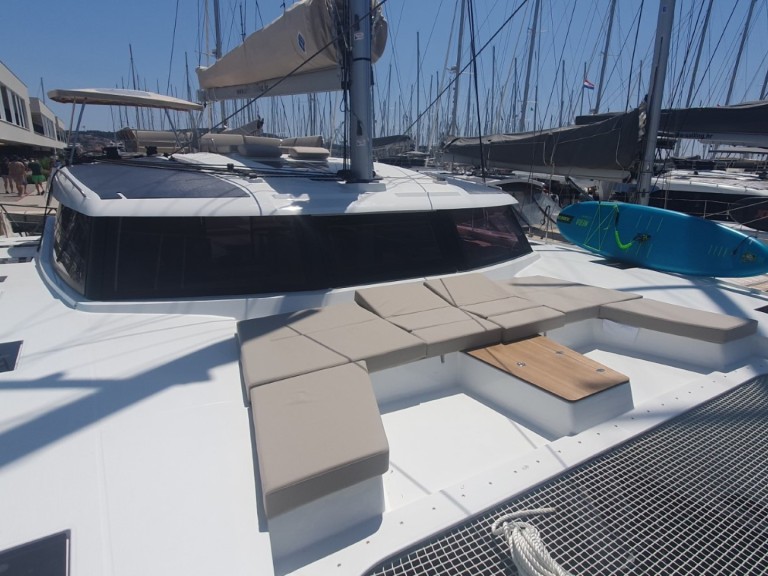 Catamaran to hire Seget Donji at the best price