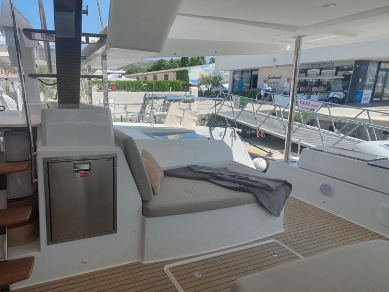 Hire a Fountaine Pajot Aura 51 Seget Donji