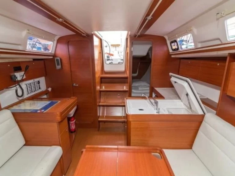 Yacht charter Propriano - Dufour Dufour 335 on SamBoat