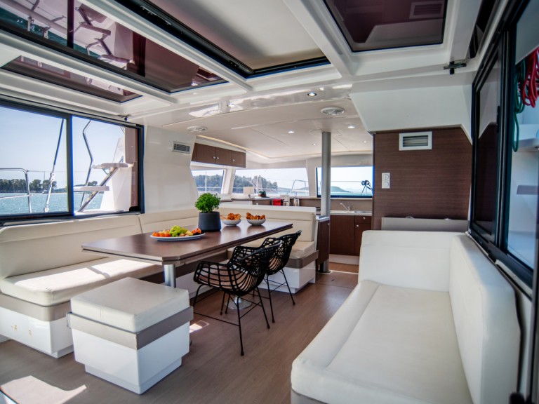 Catamaran to hire Préveza at the best price