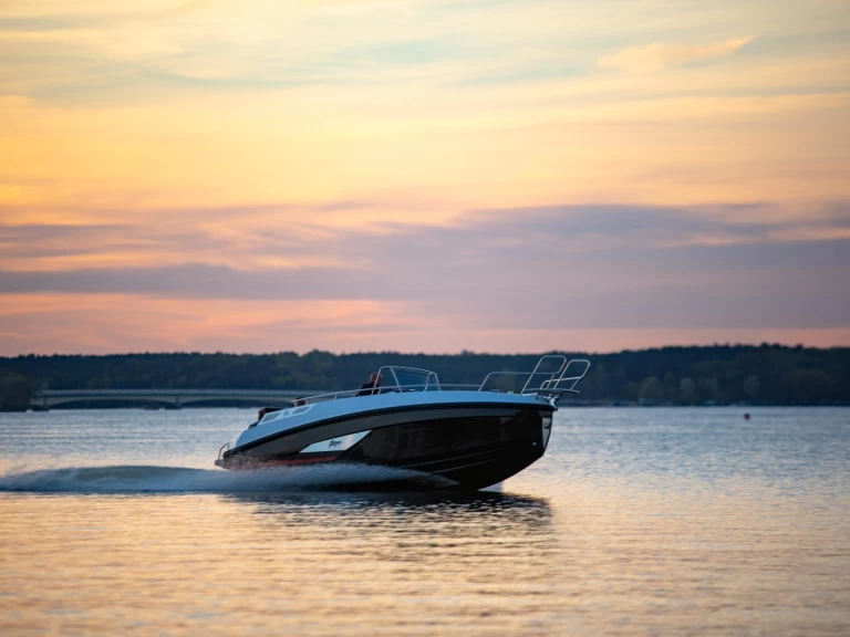 Hire Motorboat Arrow Arabis 23 with a boat licence