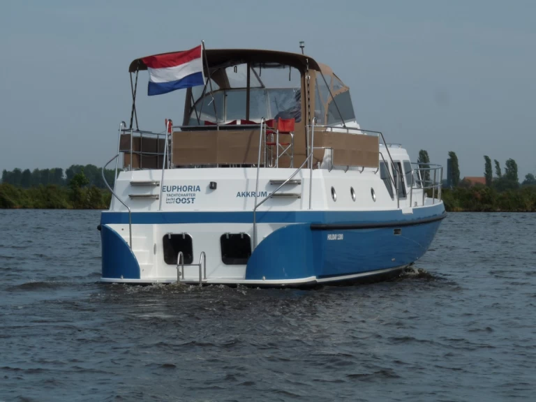Hire Motorboat  with a boat licence