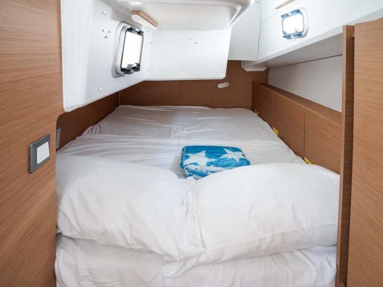 Sailboat hire in Castiglioncello - Jeanneau Sun Odyssey 380