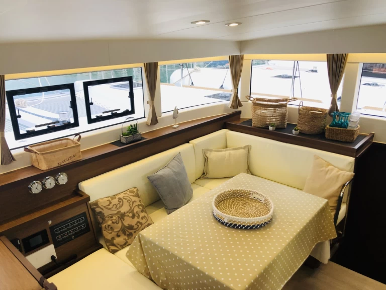 Yacht hire Capo d'Orlando cheap Lagoon 40
