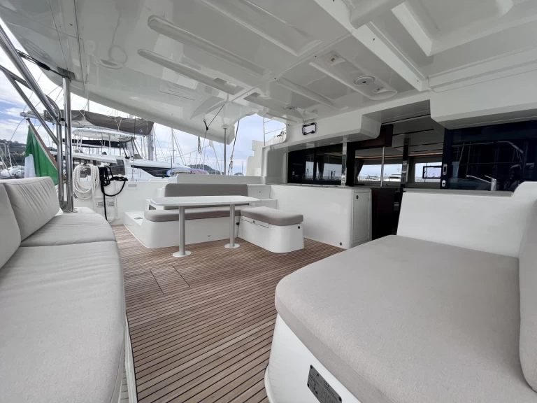 Yacht charter Capo d'Orlando - Lagoon Lagoon 46 on SamBoat