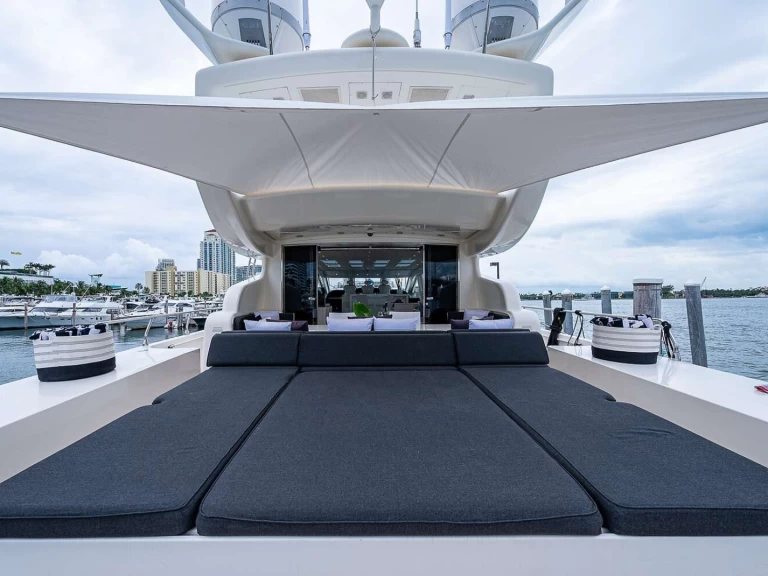 Luxury Yacht hire in Miami - Leopard Cassinella