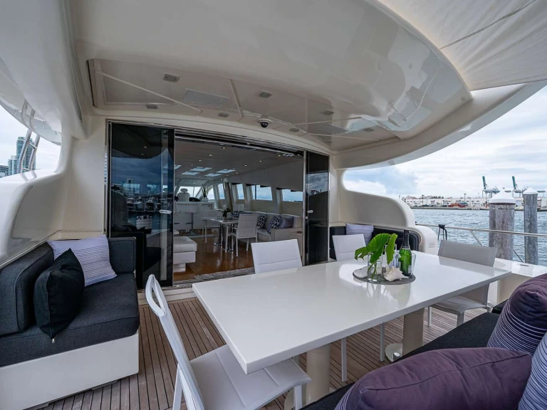 Charter a Leopard Cassinella in Miami on Samboat