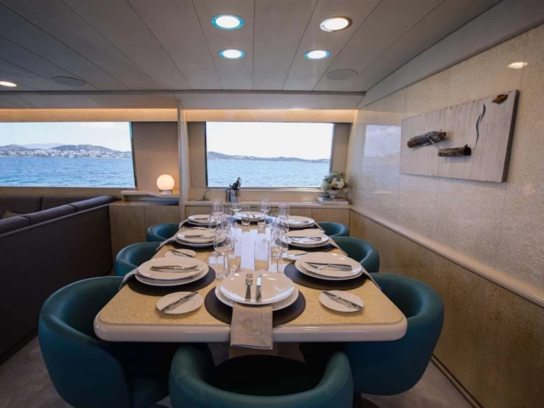 Luxury Yacht hire in Athens - Versilcraft CARI&Ntilde;O
