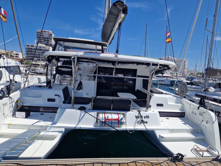 Hire Catamaran with or without skipper Lagoon Le Marin