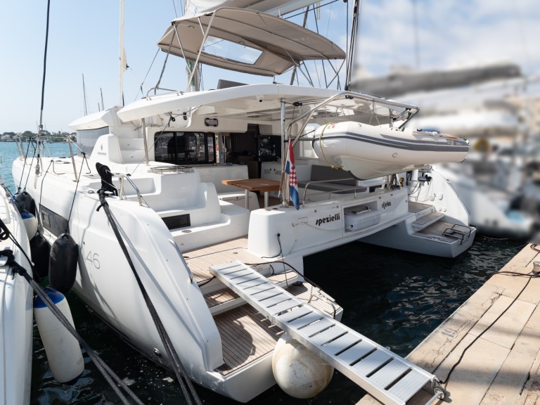 Catamaran to hire Le Marin at the best price