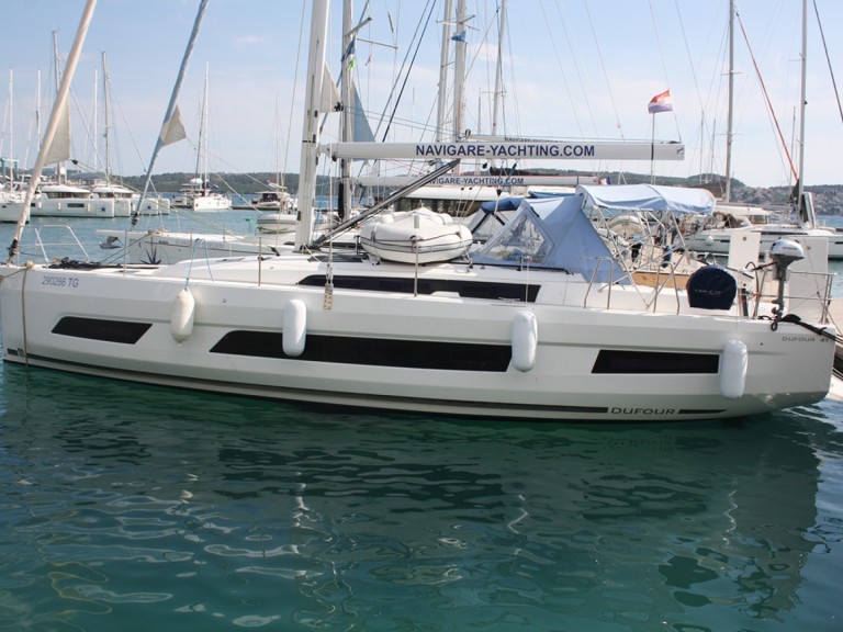 Sailboat to hire Seget Donji at the best price